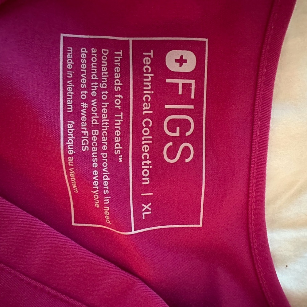 figs scrub top